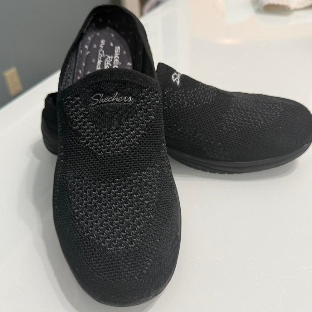Skechers Relaxed Fit Memory Foam Slip On Sneakers Black Women's 8 Comfort Shoes